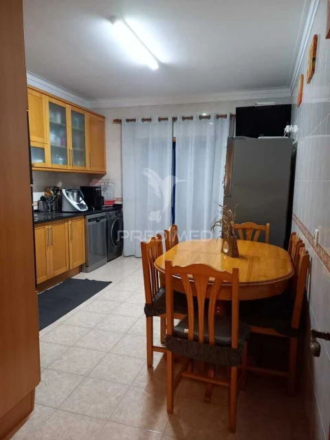 Apartamento T3 para Venda em Baixa da Banheira e Vale da Amoreira