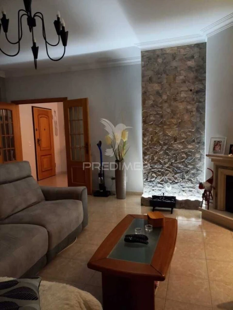 Apartamento T3 para Venda em Baixa da Banheira e Vale da Amoreira