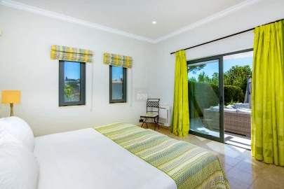 Moradia T5 para Venda em Loule (São Clemente)