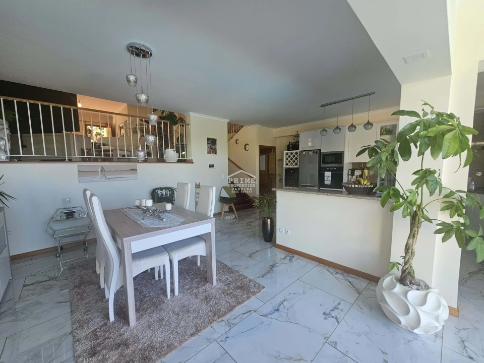 Moradia T3 para Venda em Arco da Calheta Foto 9