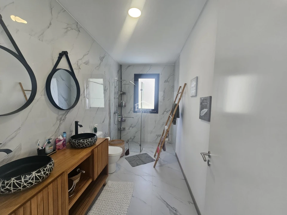 Moradia T4 para Venda em Ribeira Brava Foto 27