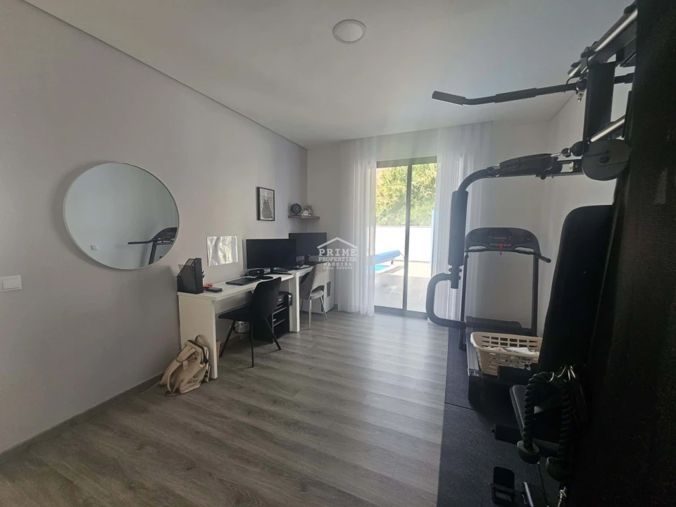 Moradia T4 para Venda em Ribeira Brava Foto 9