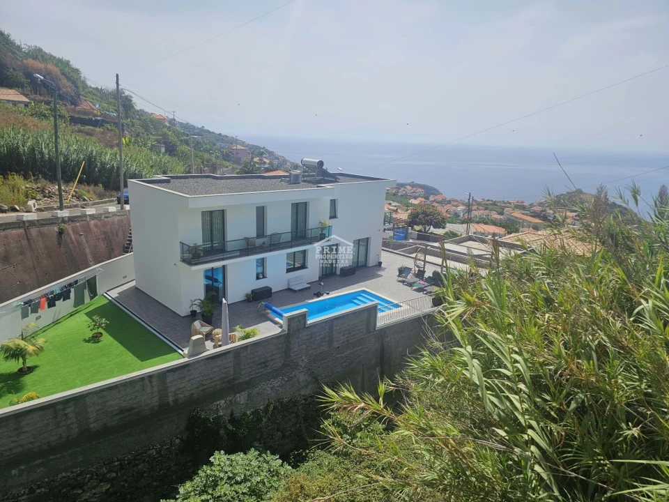 Moradia T4 para Venda em Ribeira Brava Foto 2