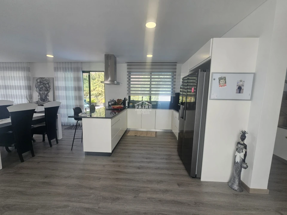 Moradia T4 para Venda em Ribeira Brava Foto 7