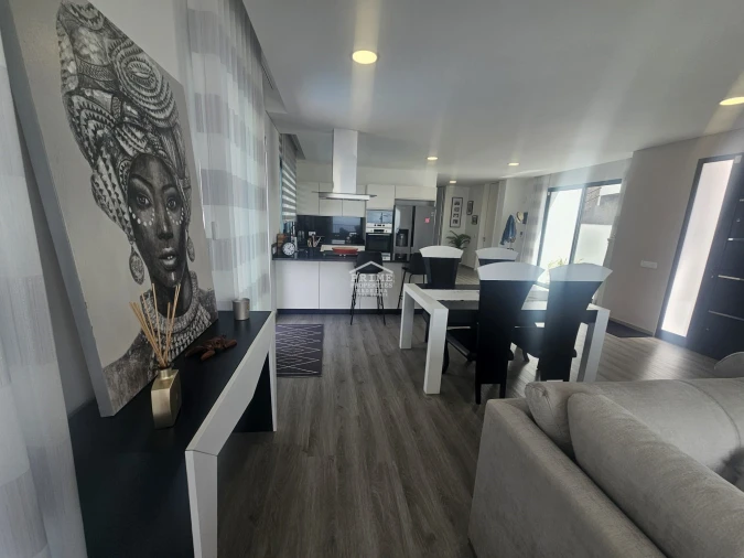 Moradia T4 para Venda em Ribeira Brava Foto 6