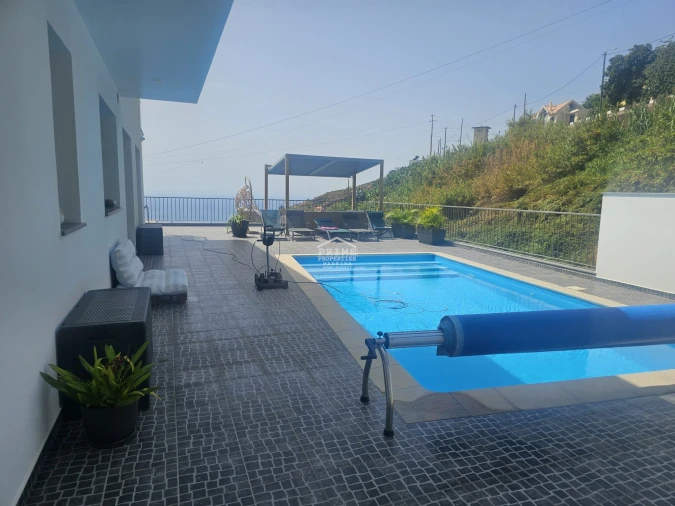 Moradia T4 para Venda em Ribeira Brava Foto 3