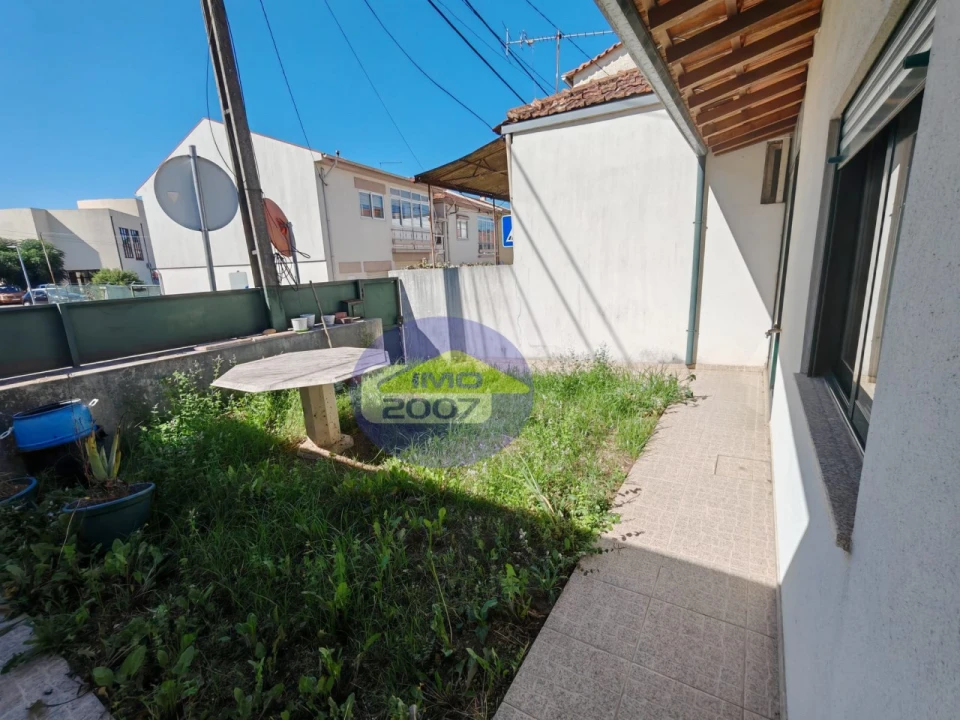 Moradia T2 para Venda em Fiães Foto 3