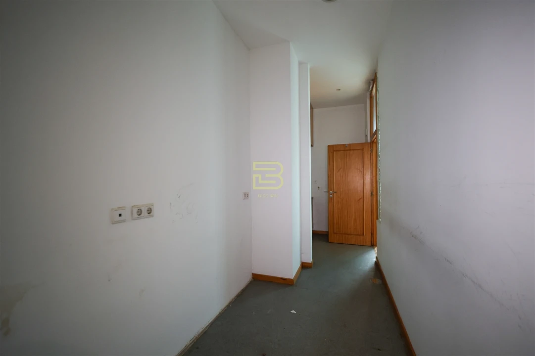 Loja para Arrendamento em Rio Tinto Foto 8