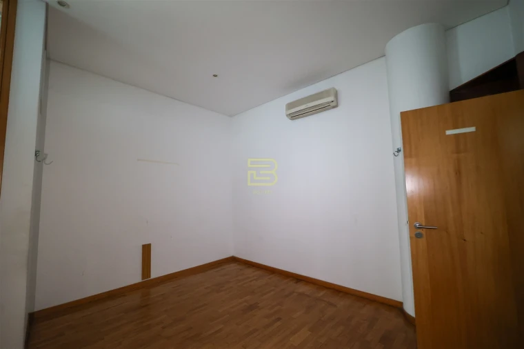 Loja para Arrendamento em Rio Tinto Foto 11