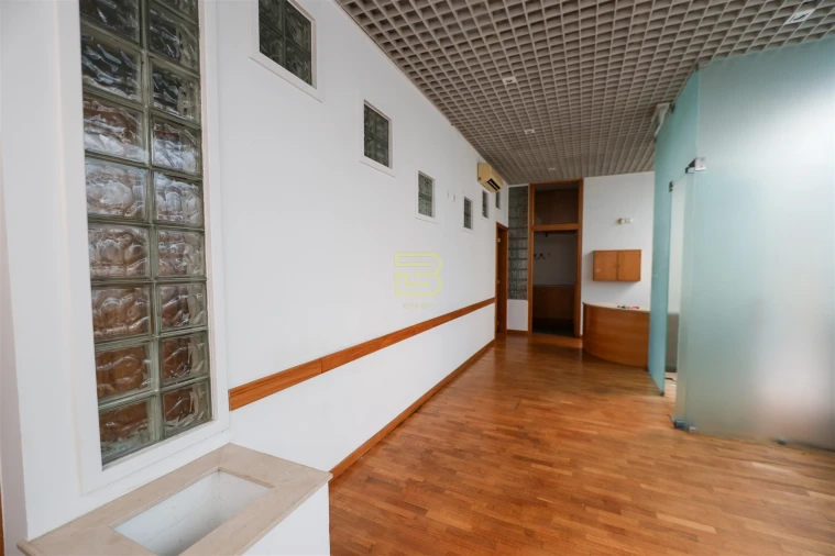 Loja para Arrendamento em Rio Tinto Foto 5