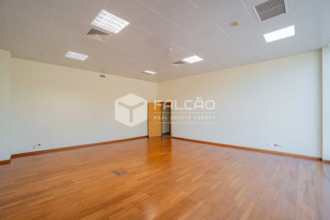 Armazém para Arrendamento em Romeira e Várzea Foto 22