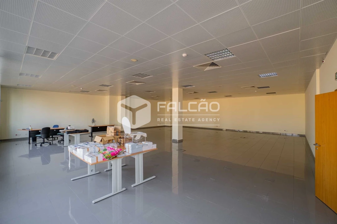 Armazém para Arrendamento em Romeira e Várzea Foto 4