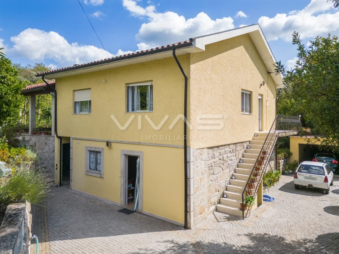 Moradia T4 para Venda em Crespos e Pousada