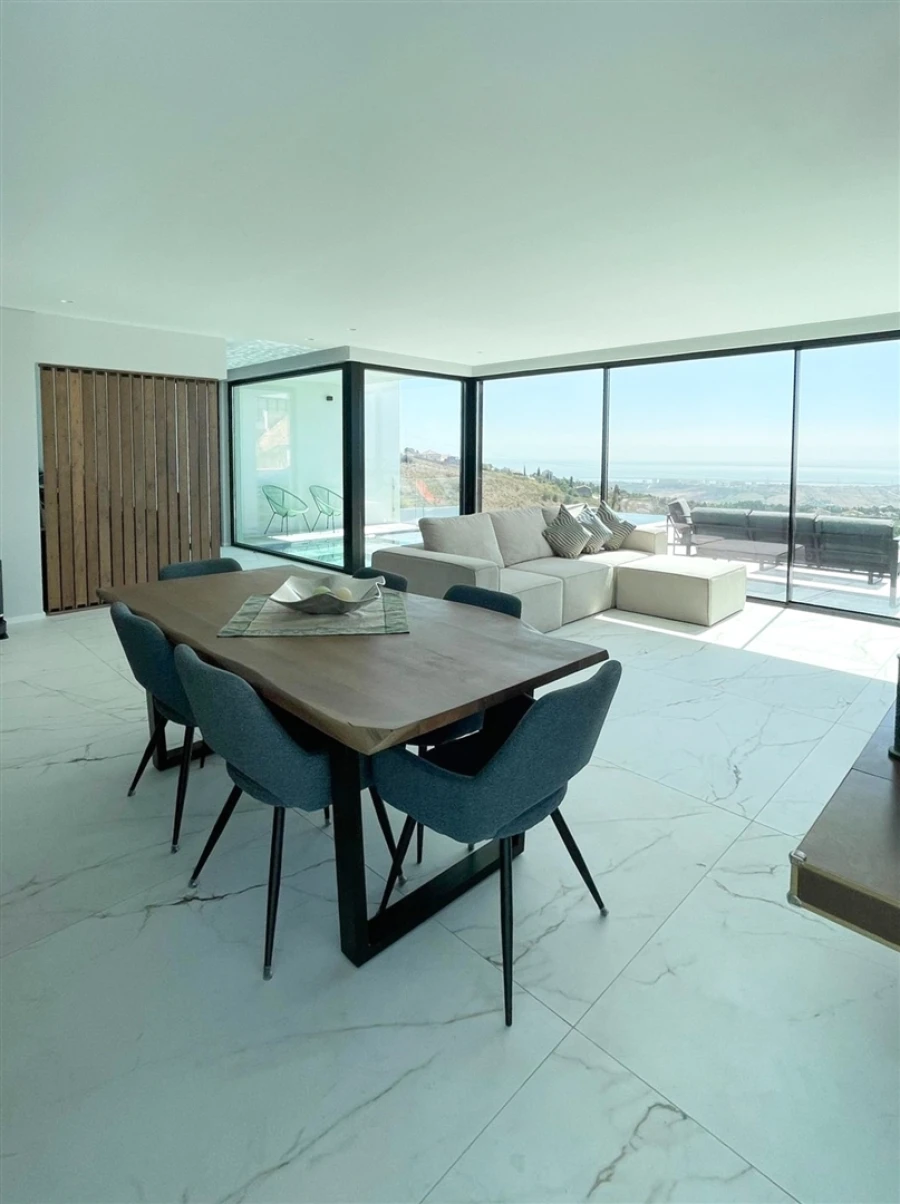 Moradia T4 para Venda em Vialonga Foto 8