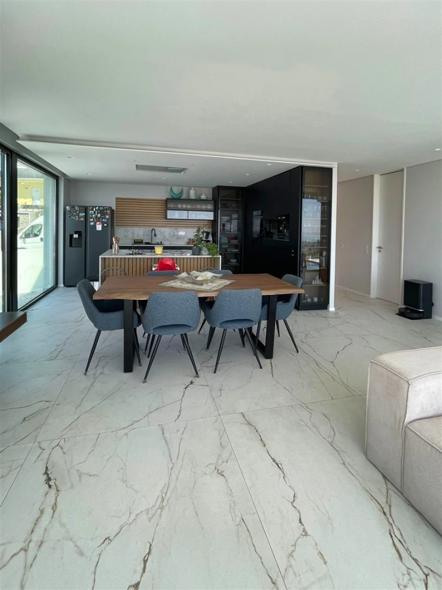 Moradia T4 para Venda em Vialonga Foto 24