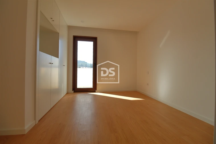 Apartamento T3 para Arrendamento em Sobrado e Bairros Foto 19