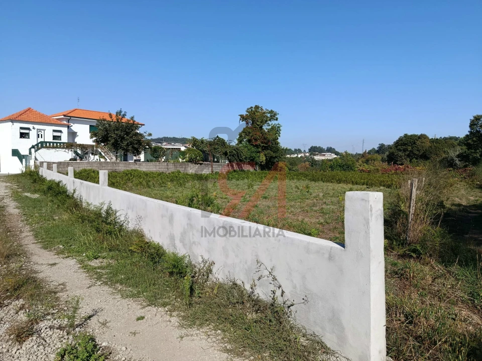 Terreno para Venda em Paços de Ferreira Foto 1