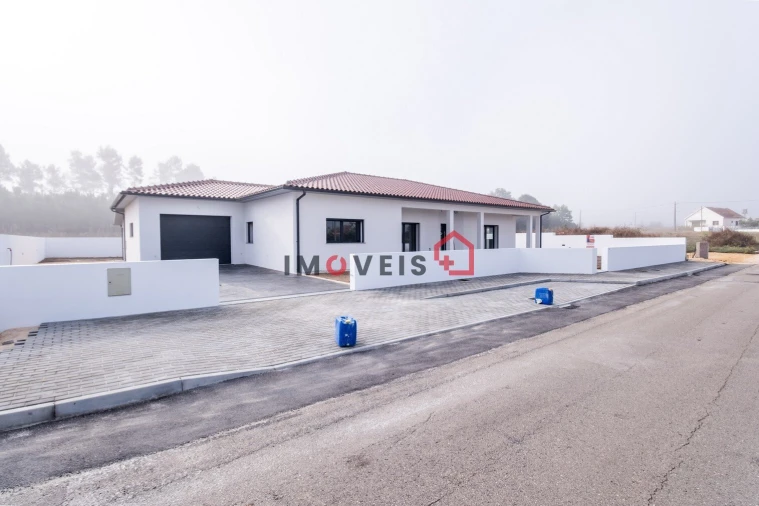 Moradia T3 para Venda em Carriço Foto 3