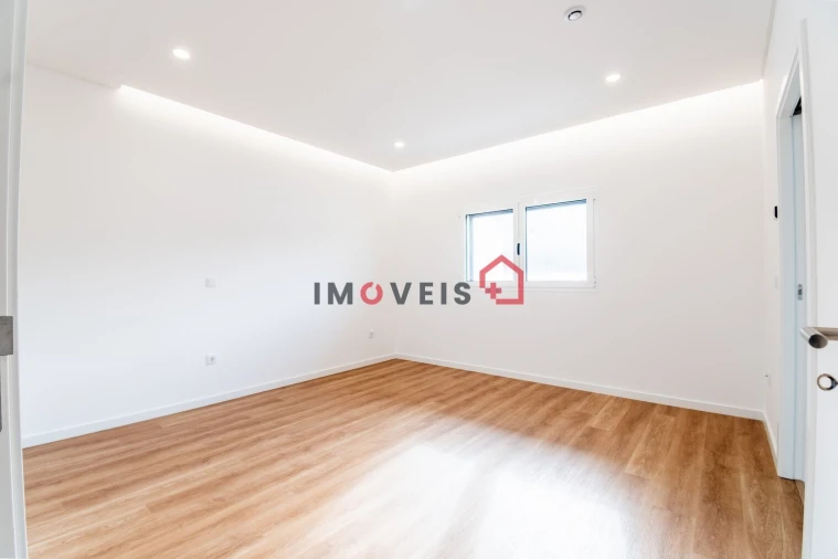 Moradia T3 para Venda em Carriço Foto 20