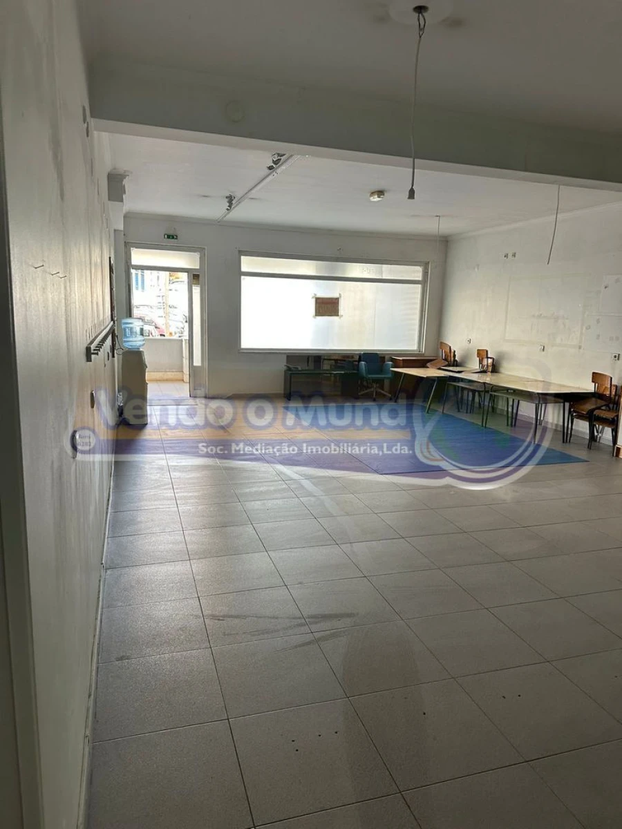 Loja para Venda em Falagueira-Venda Nova Foto 1