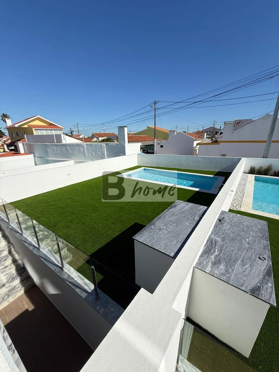 Moradia T3 para Venda em Charneca de Caparica e Sobreda