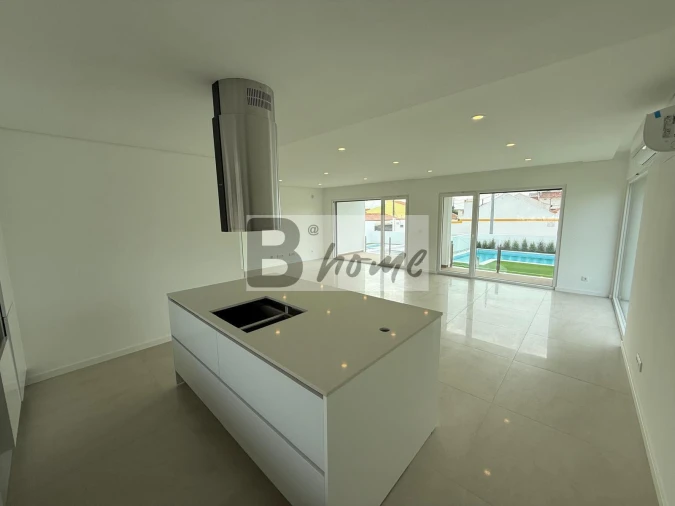 Moradia T3 para Venda em Charneca de Caparica e Sobreda Foto 4