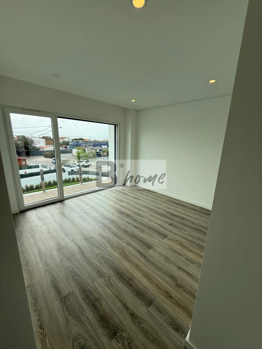 Moradia T3 para Venda em Charneca de Caparica e Sobreda Foto 16