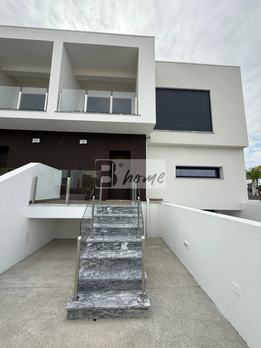 Moradia T3 para Venda em Charneca de Caparica e Sobreda Foto 3