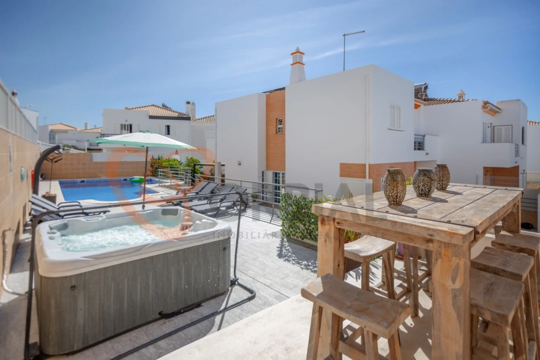 Moradia T4 para Venda em Albufeira e Olhos de Água Foto 9