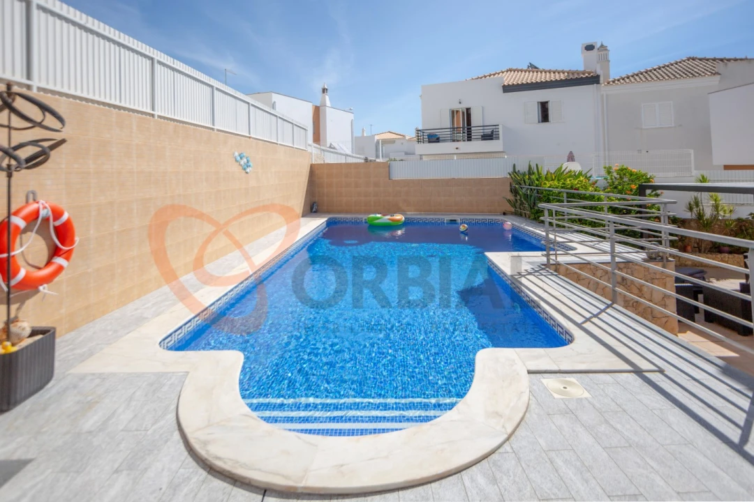 Moradia T4 para Venda em Albufeira e Olhos de Água Foto 10