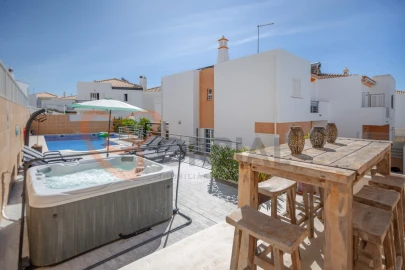 Moradia T4 para Venda em Albufeira e Olhos de Água