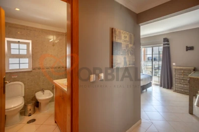 Moradia T4 para Venda em Albufeira e Olhos de Água