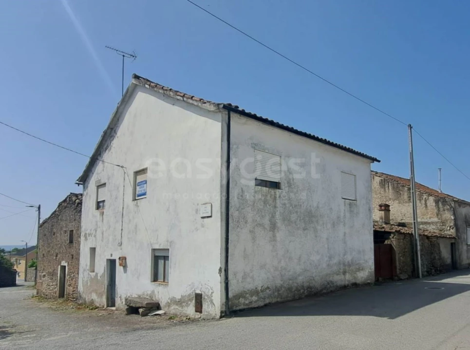 Moradia T5 para Venda em Urros Foto 2