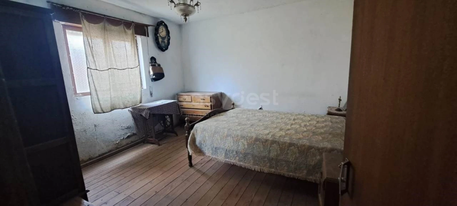 Moradia T5 para Venda em Urros Foto 6