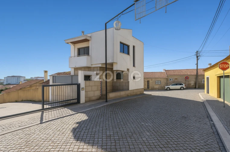 Moradia T3 para Venda em Pedrouços Foto 2