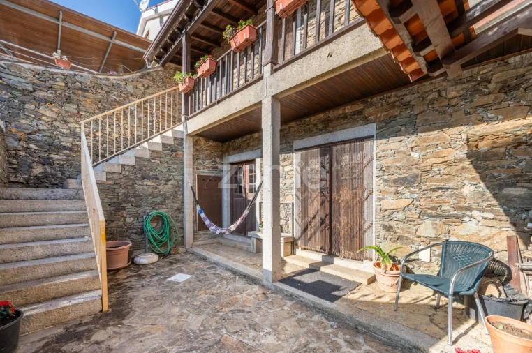 Moradia T3 para Venda em Amendoeira Foto 10