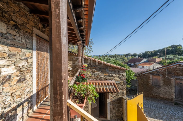 Moradia T3 para Venda em Amendoeira Foto 28