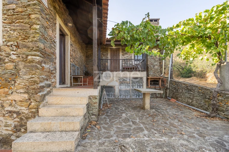 Moradia T3 para Venda em Amendoeira Foto 36