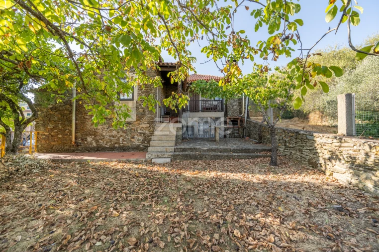 Moradia T3 para Venda em Amendoeira Foto 37