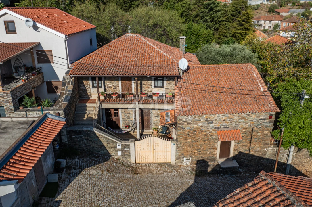 Moradia T3 para Venda em Amendoeira Foto 3