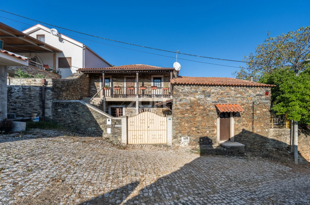 Moradia T3 para Venda em Amendoeira Foto 10