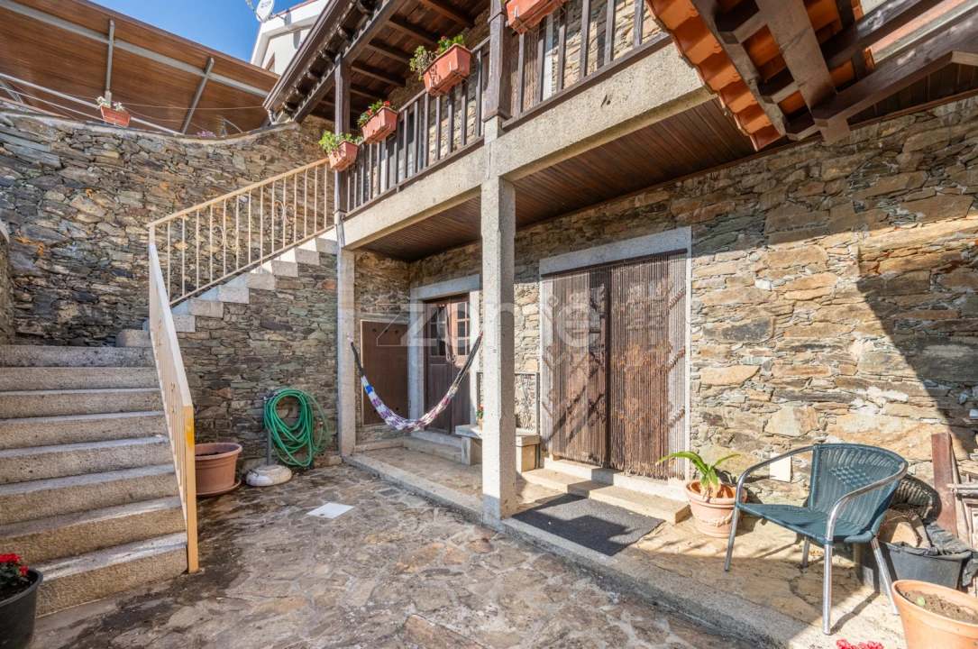 Moradia T3 para Venda em Amendoeira Foto 11