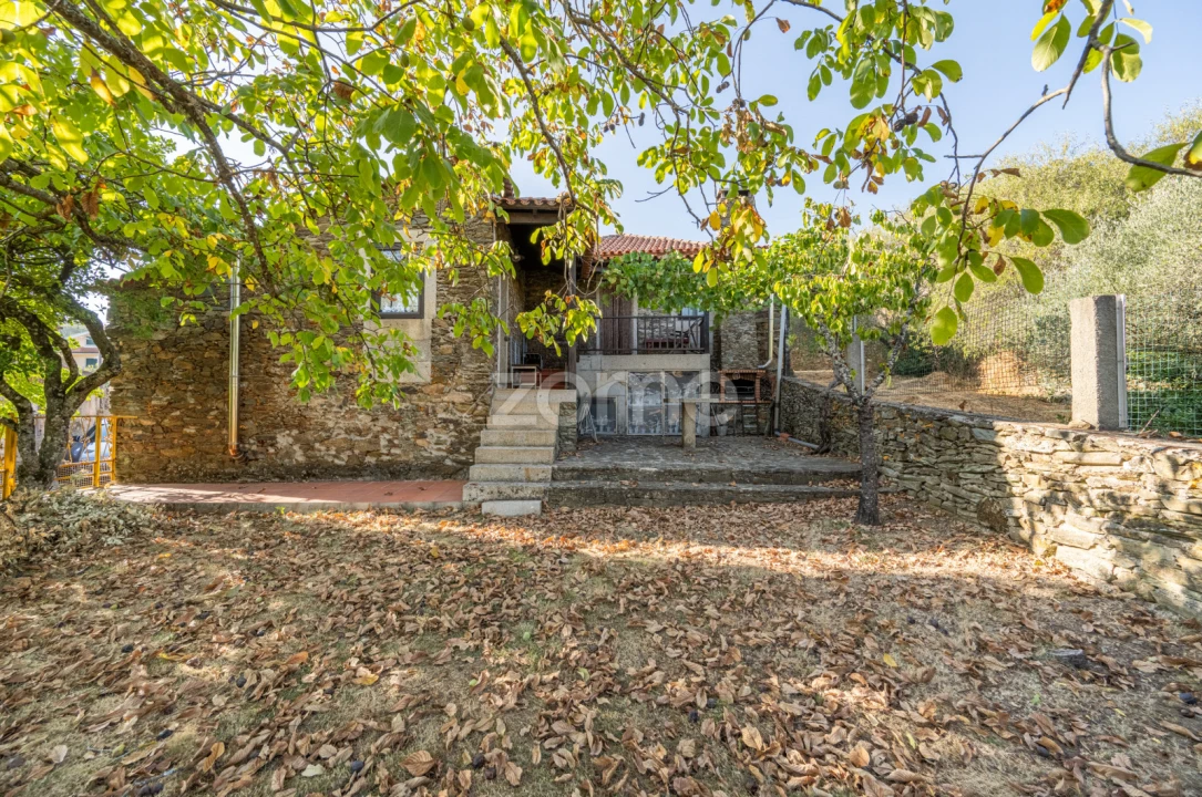 Moradia T3 para Venda em Amendoeira Foto 37