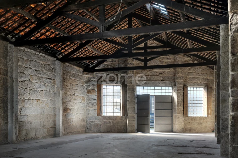 Terreno Comércio / Armazém para Arrendamento em Campanhã Foto 8