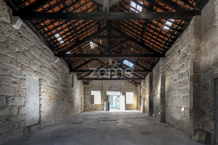 Terreno Comércio / Armazém para Arrendamento em Campanhã Foto 11