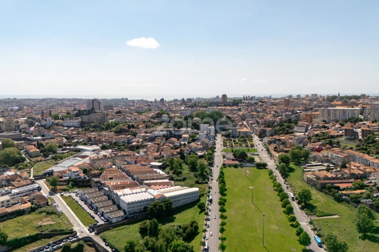Terreno Comércio / Armazém para Arrendamento em Campanhã Foto 22