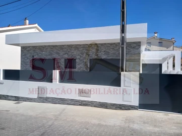 Moradia T4 para Venda em Fernao Ferro