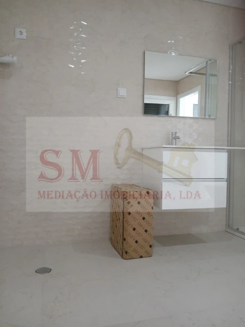 Moradia T4 para Venda em Fernao Ferro