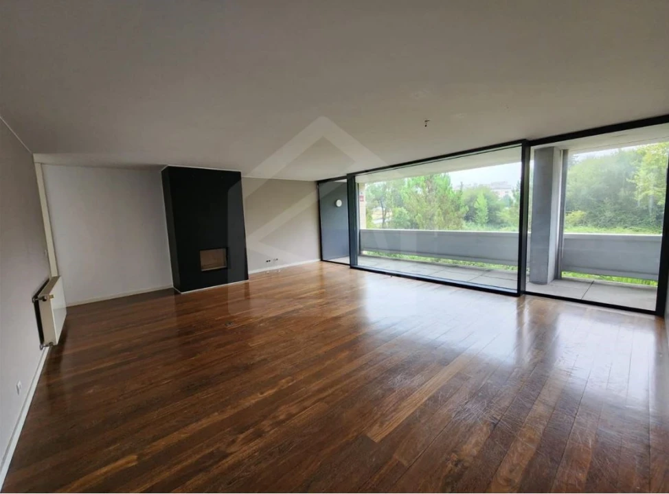 Apartamento T4 para Venda em Mafamude e Vilar do Paraíso Foto 1