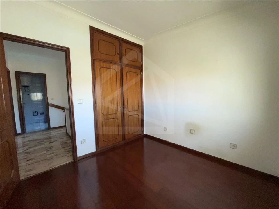 Moradia T3 para Venda em Arcozelo Foto 10